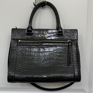 Kate spade purse. BARELY USED.